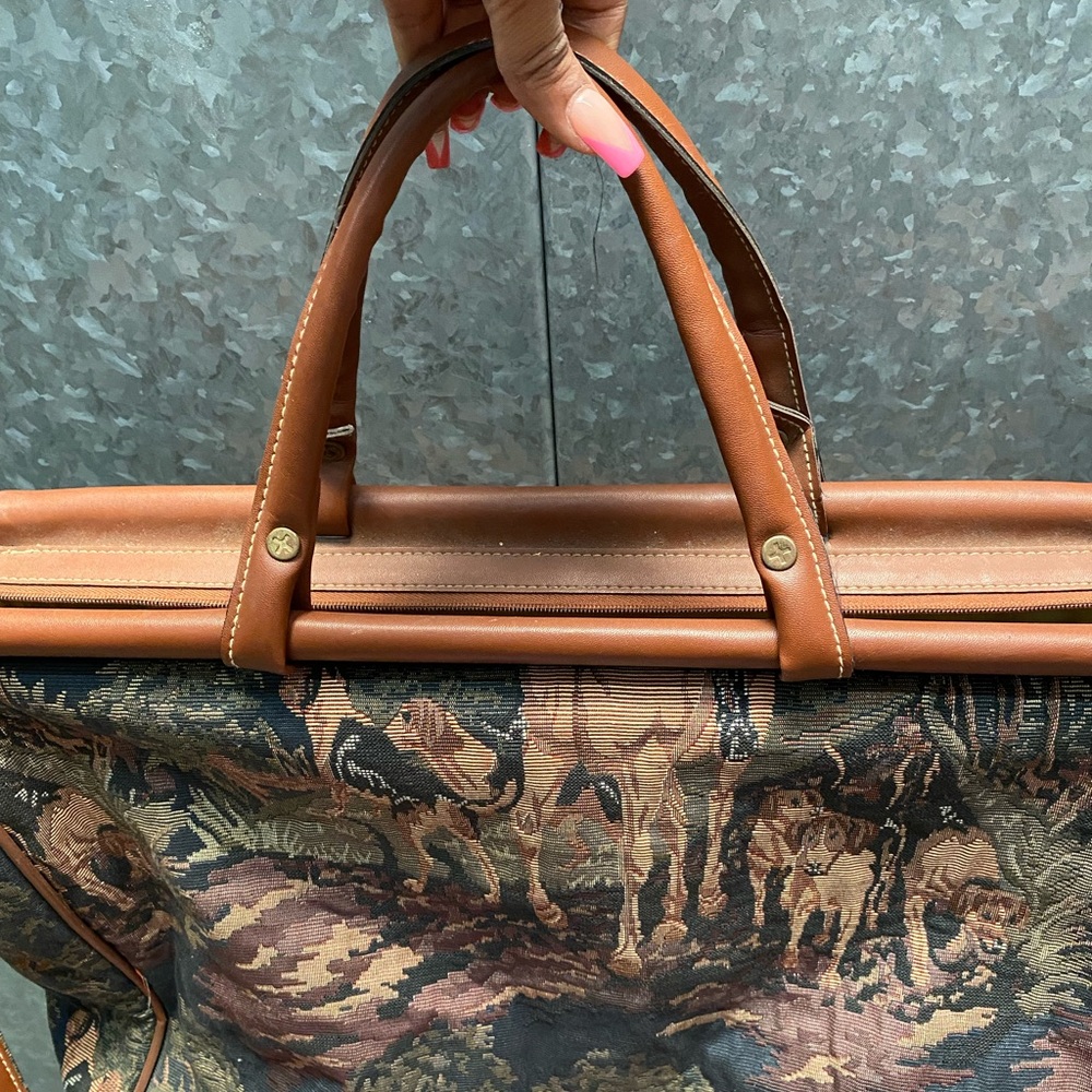 Leather travel bag